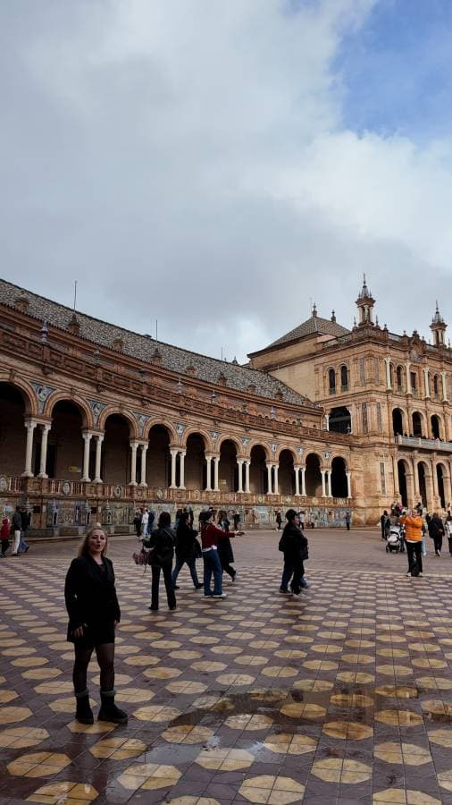 Seville Havalimanı’nda bir Alfa Romeo Tonale kiralama ile ilgili Figen S. tarafından 5 fotoğraf (31.01.25)