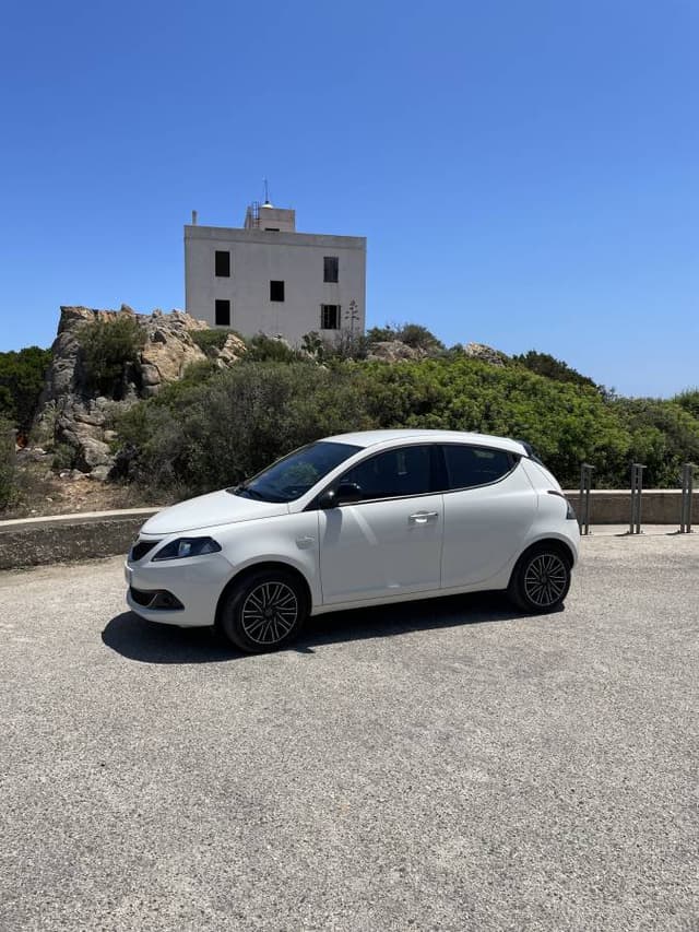 Foto 4 di Stefano Z. sul noleggio di una Peugeot 108 all’aeroporto di Olbia (13/06/24)