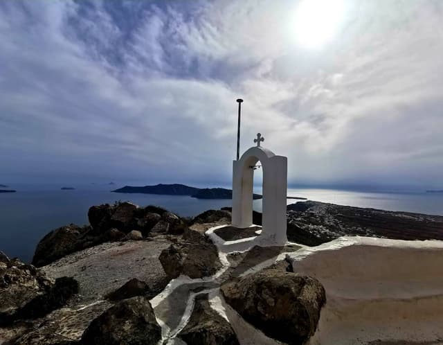 Photo 4 by Sebastian K. about renting a Citroen C3 at Santorini Airport (5/26/25)
