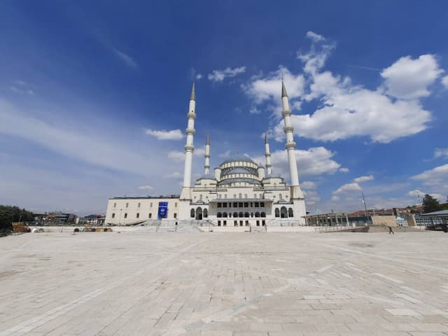 Photo 9 by Johannes B. about renting a Renault Symbol in Istanbul (5/17/24)