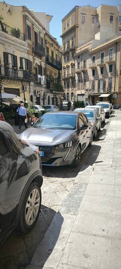 Zdjęcie 2 wykonane przez Norbert B. dotyczące wynajmu Fiat 500 w na Lotnisku Catania Fontanarossa dnia (26.07.24)