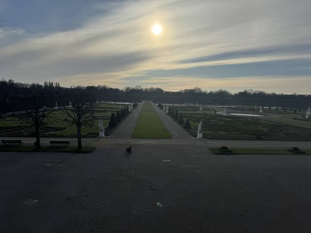 Hannover Havalimanı’nda bir Nissan Qashqai kiralama ile ilgili Mehmetzeki Y. tarafından 2 fotoğraf (22.01.24)
