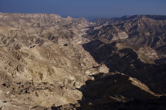 Photo 3 by Matthew P. about hiring a Toyota RAV4 in Oman (27.11.24)