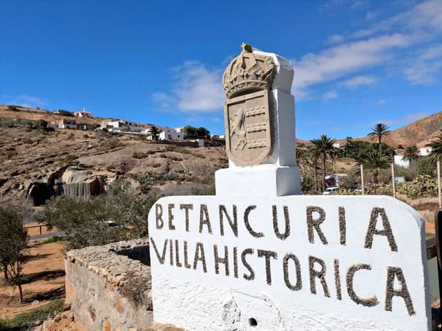 Photo 4 by Roger L. about renting a Volkswagen T-Cross in Fuerteventura (10/13/25)