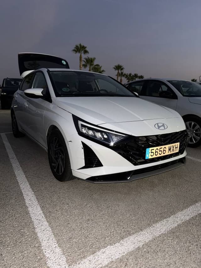Zdjęcie wykonane przez Adam K. dotyczące wynajmu Skoda Fabia na Lotnisku Alicante dnia (9.09.25)