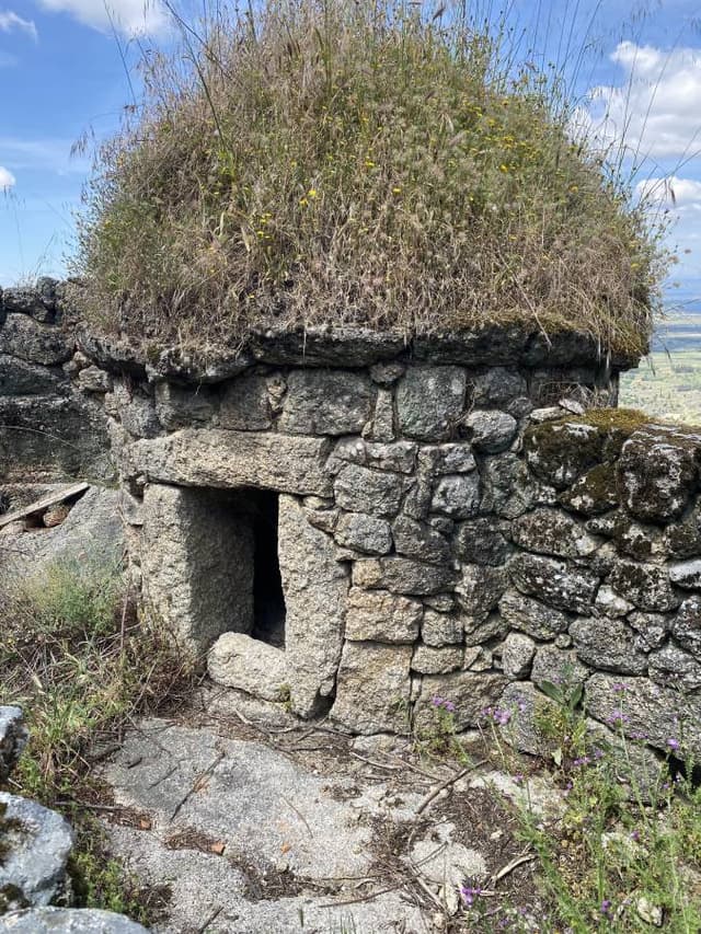 Photo 10 by JENNIFER C. about renting a Seat Arona in Viseu (5/23/25)