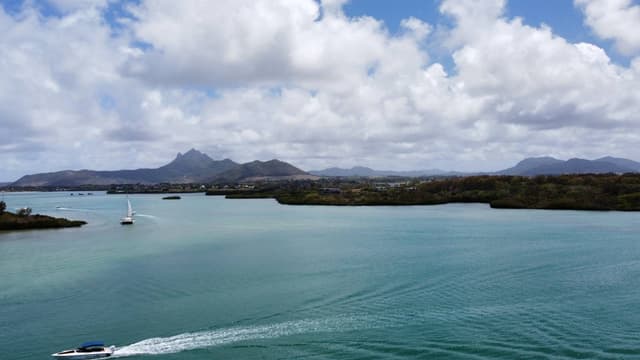 Photo 3 by Razvan Claudiu I. about renting a Suzuki S-Presso in Mauritius (11/16/24)