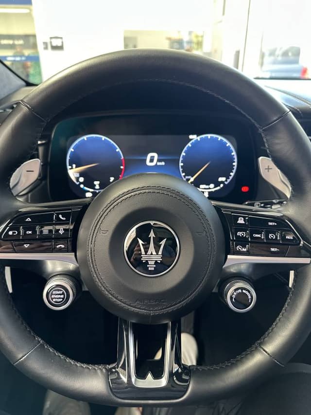 Photo 3 by Jesse M. about renting a MG EHS in Porto (8/17/24)