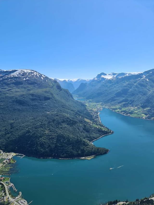 Фото 6 от Roman B. об аренде Toyota Corolla в Норвегии (18.07.25)