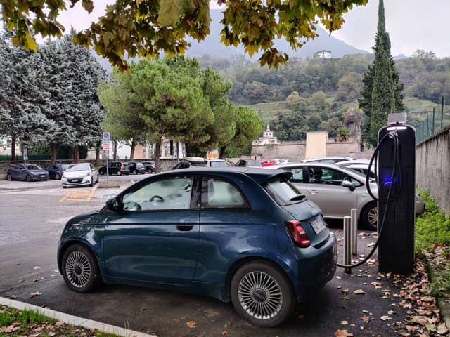 Henkilön Mikko K. kuva liittyen auton Fiat 500 vuokraamiseen paikassa Italiassa (29.10.24)