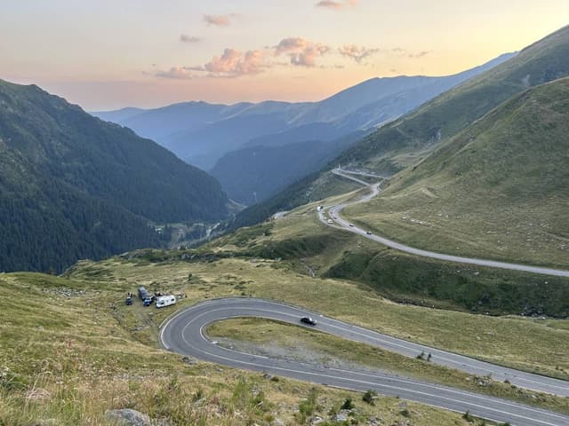 Foto 2, ko uzņēmis Maris K. par Dacia Logan Bukarestes Otopeni lidostā (19.08.25.) īri