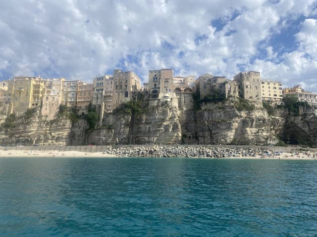 Photo 8 by Giuseppina S. about renting a Peugeot 208 in Reggio di Calabria (6/12/24)