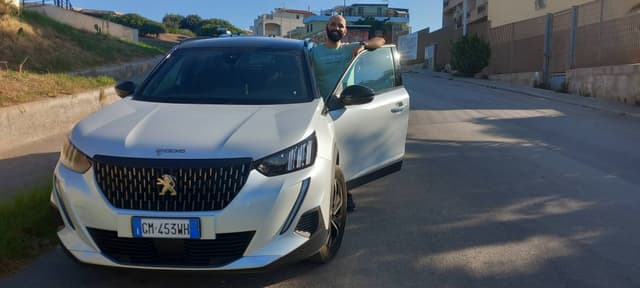 Photo 17 by Rafael S. about renting a Peugeot 208 at Alghero Fertilia Airport (12/24/23)