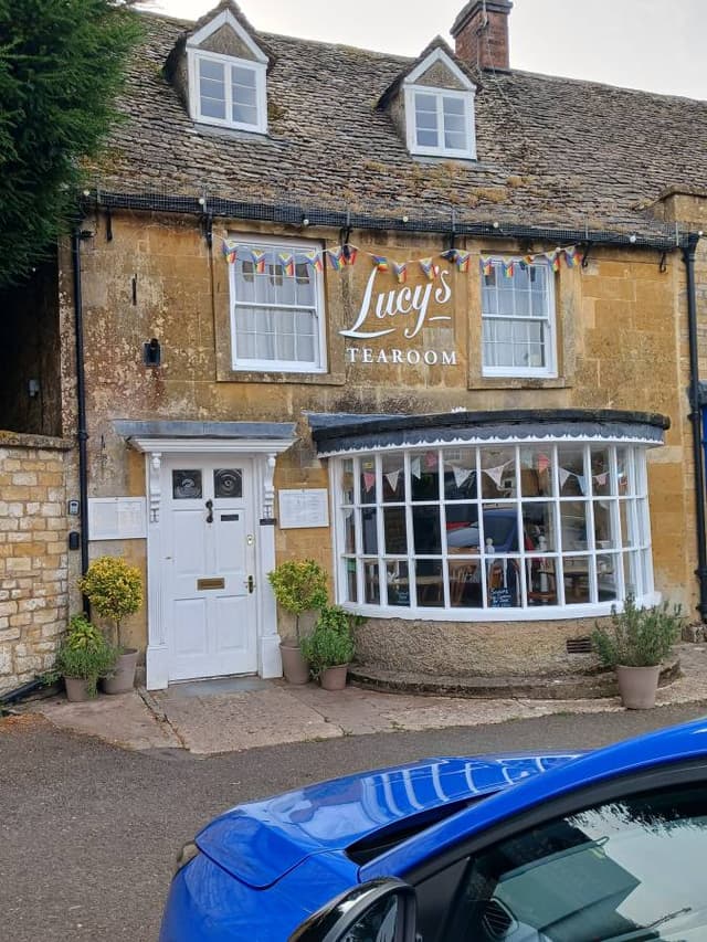 Photo 6 by Allan F. about hiring a Peugeot 2008 at London Airport Stansted (27/07/24)