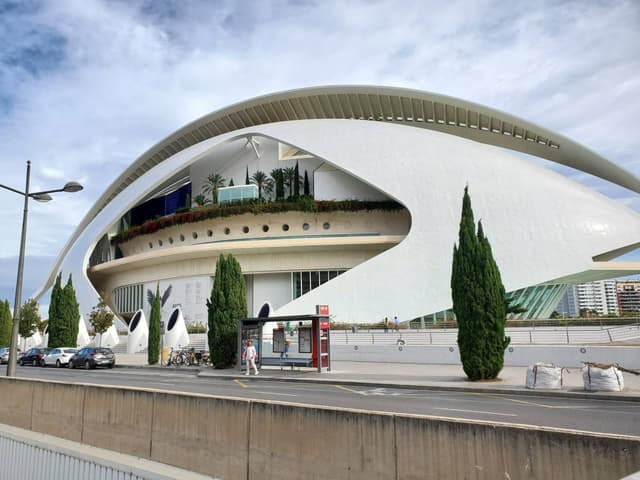 Photo 7 by Hwan J. about renting a Nissan Juke in Barcelona (10/24/23)
