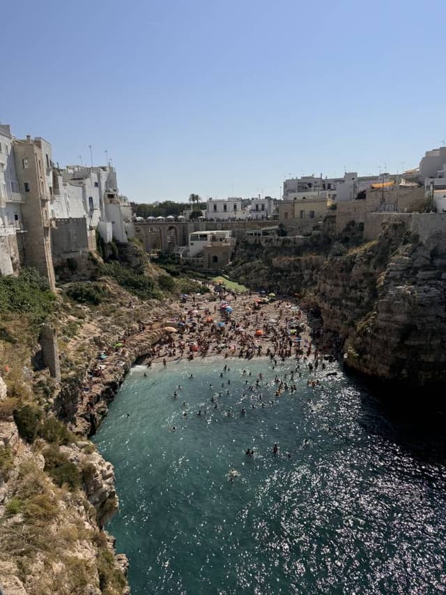 Photo 9 by Melsi V. about renting a Ford Fiesta in Bari (9/3/24)