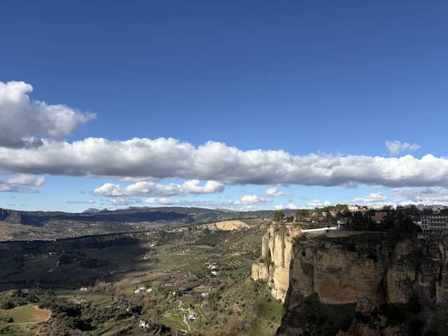 Фото 2 от Dmytro M. об аренде Volvo XC60 в Мадриде (01.01.26)