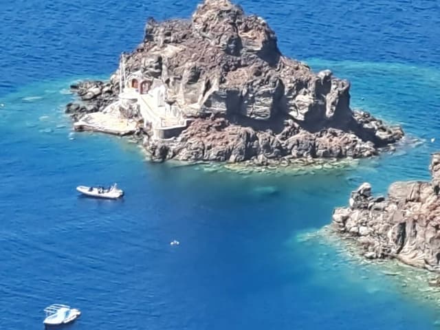 Foto door cornelis V. over het huren van een Opel Corsa op Santorini luchthaven (4-7-23)