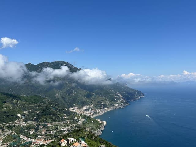 Photo 4 by Iurii I. about renting a Opel Mokka in Naples (5/19/24)
