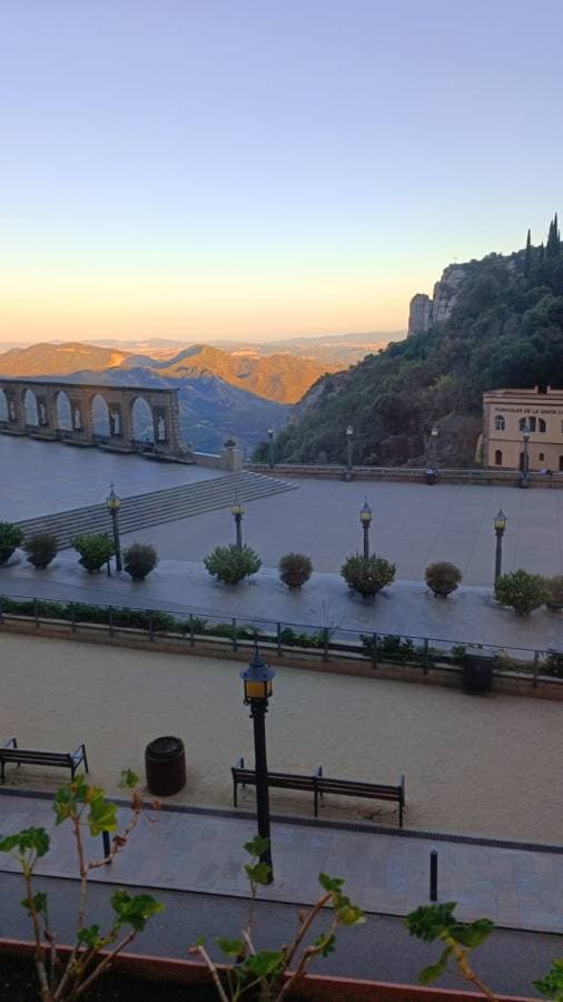 Photo 2 by yosef L. about renting a Seat Leon in Barcelona (4/1/23)